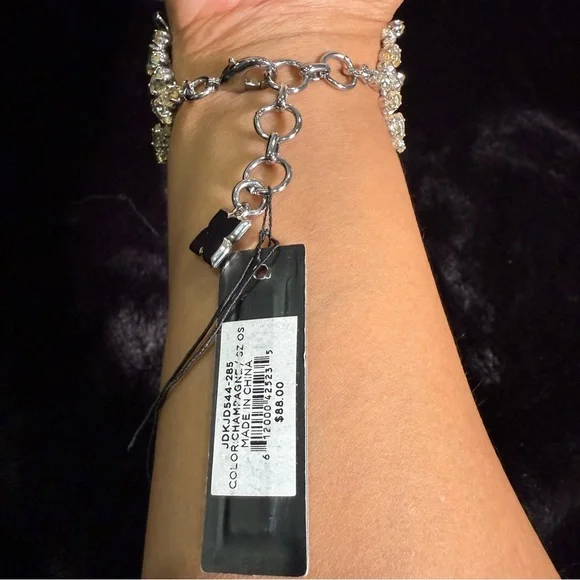 ✨ BCBGMAXAZRIA Crystal Hand Chain Bracelet – Statement Floral Design NWT - Picture 13 of 14